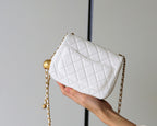 CHANEL FLAP BAG 17CM WHITE LAMBSKIN GOLD HARDWARE