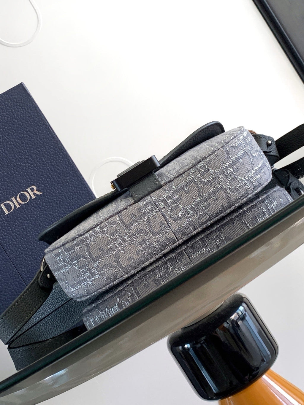 DIO Oblique Messenger Bag