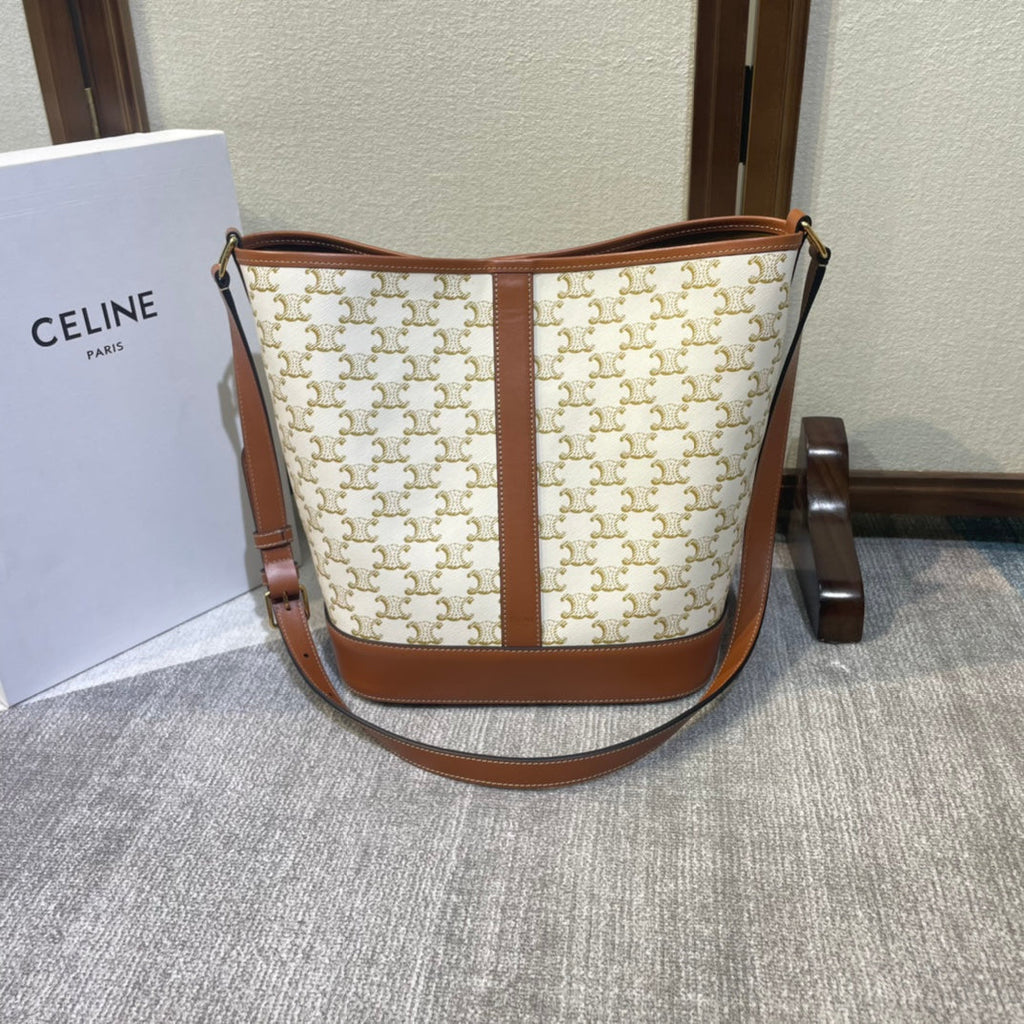 BUCKET 33 IN WHITE TRIOMPHE CANVAS AND BRONZE BROWN CALFSKIN TRIM