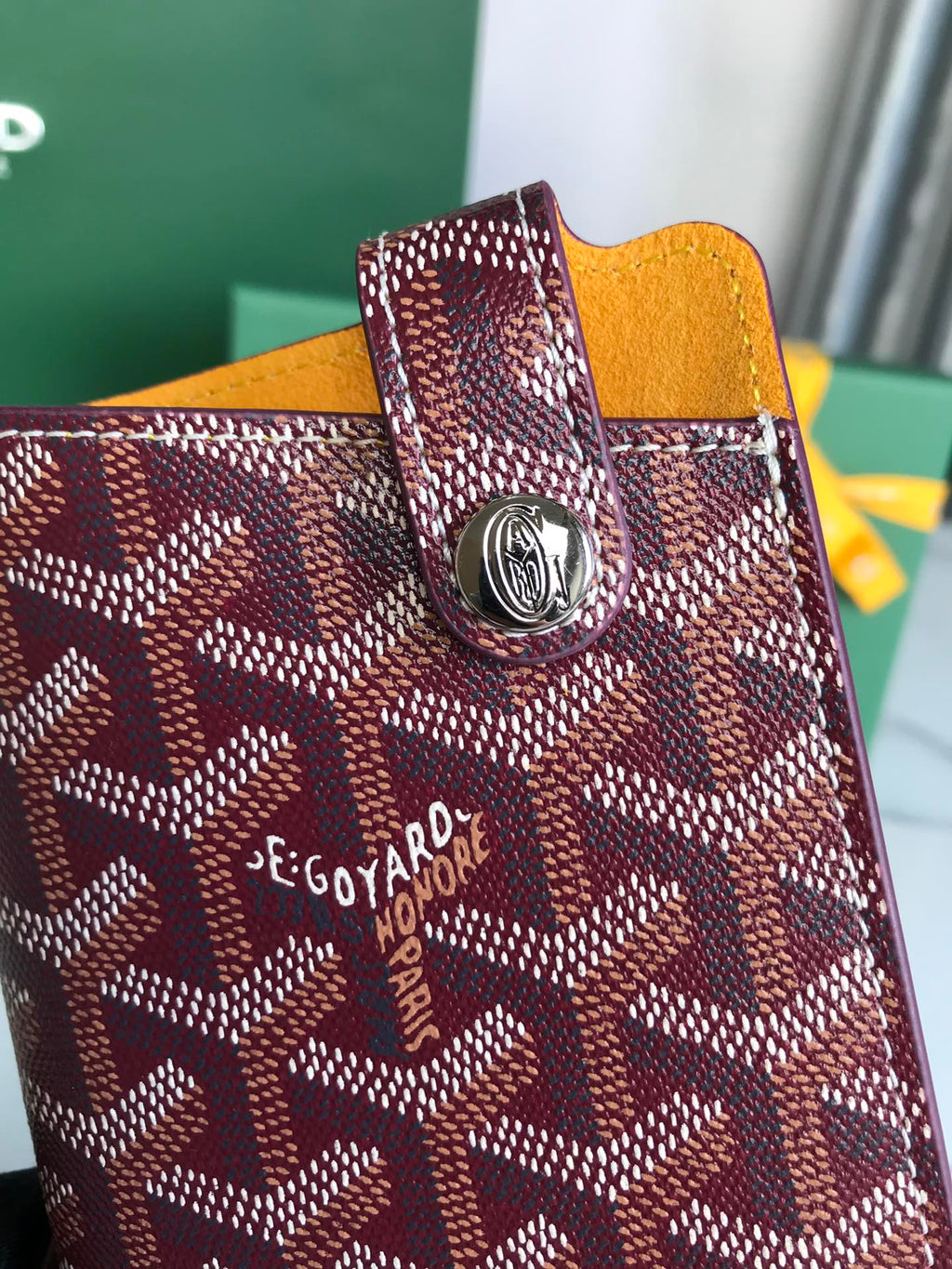 MONTMARTRE GM CASE 18 IN WINE RED GOYARDINE CANVAS