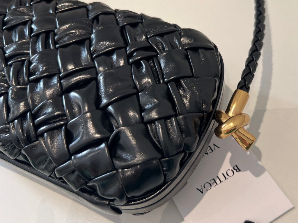KNOT 20 IN BLACK LAMBSKIN WITH CHAIN
