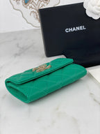 CHANEL FLAP CARD HOLDER 11 EMERALD GRAINED CALFSKIN GOLD ICON