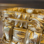 SMALL CASSETTE BUCKET 18 IN GOLD METALLIC SOFT LAMBSKIN