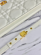 CHAIN CLUTCH 27 BAG IN WHITE LAMBSKIN