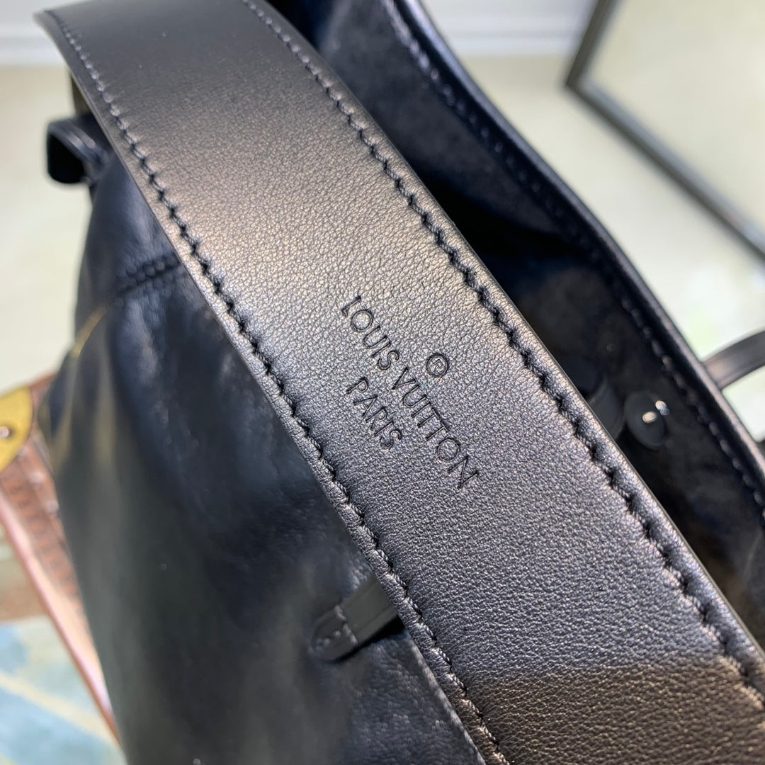 CARRYALL CARGO VIBE PM 33.5 IN BLACK LAMBSKIN BROWN MONOGRAM TAG