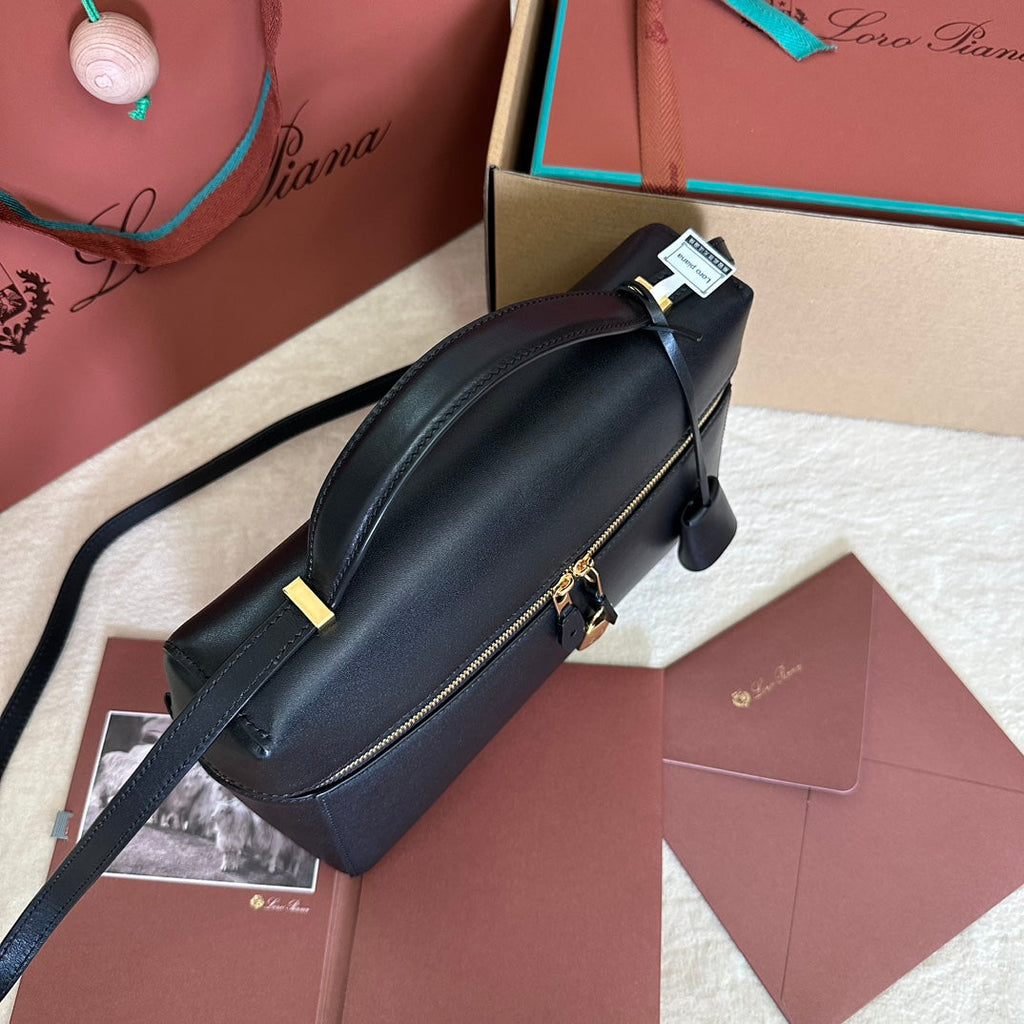 EXTRA BAG L27 IN BLACK SMOOTH CALFSKIN WITH GOLD HARDWARE