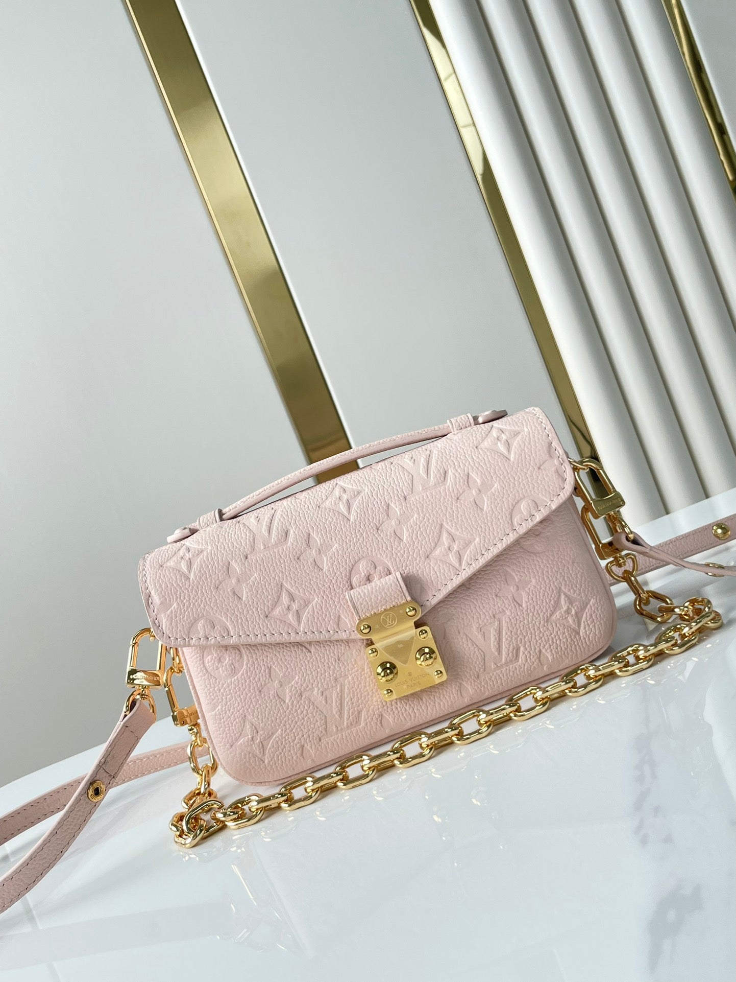 POCHETTE MÉTIS EAST WEST 21 IN PINK OPALE MONOGRAM ECLIPSE CANVAS GOLD BUCKLE