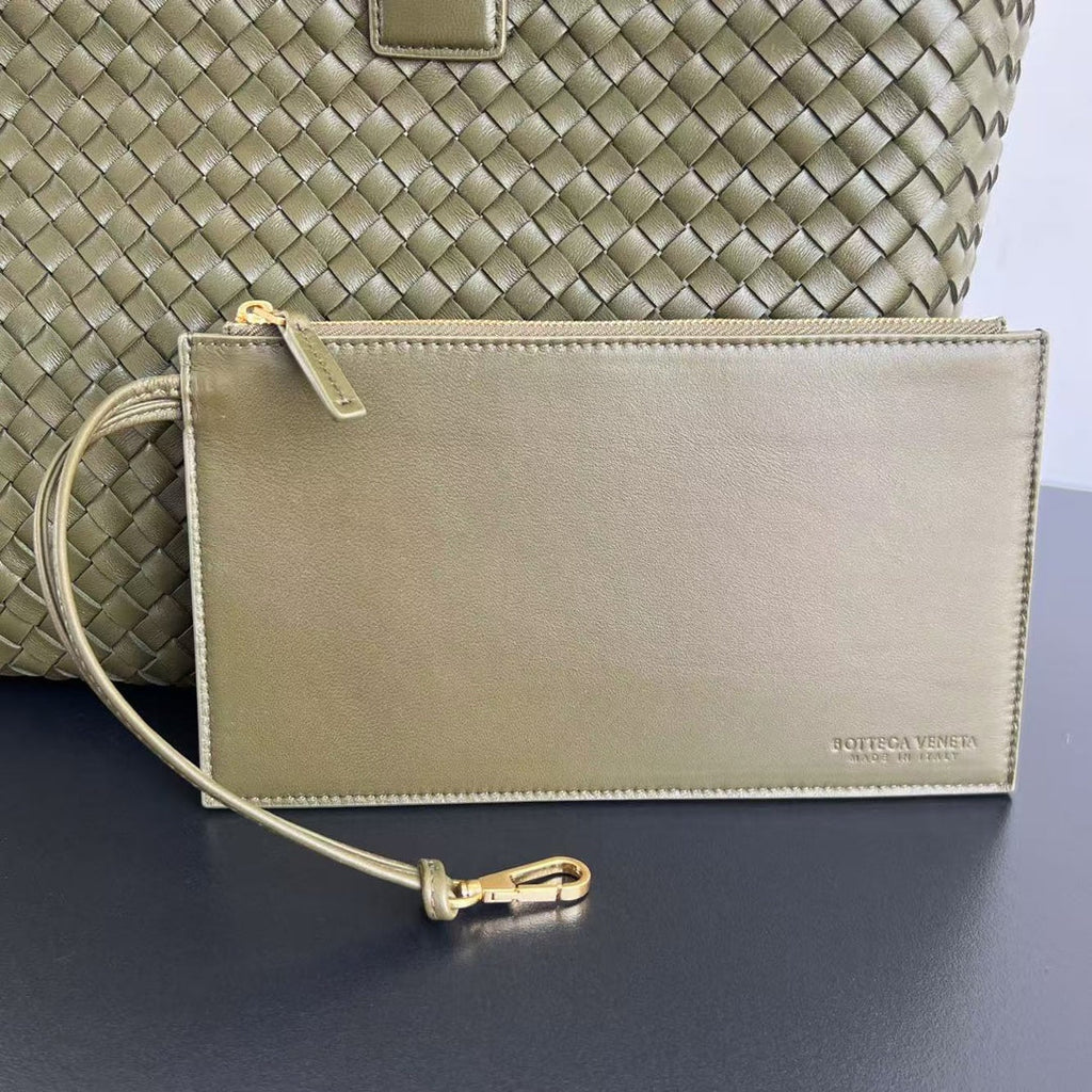 LARGE CABAT 51 IN ARMY GREEN LAMBSKIN