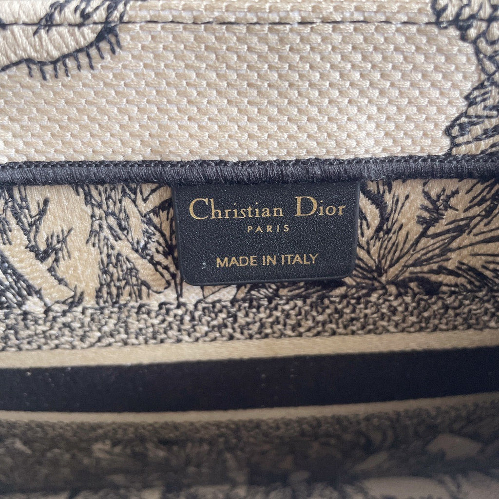 DIO Book Tote