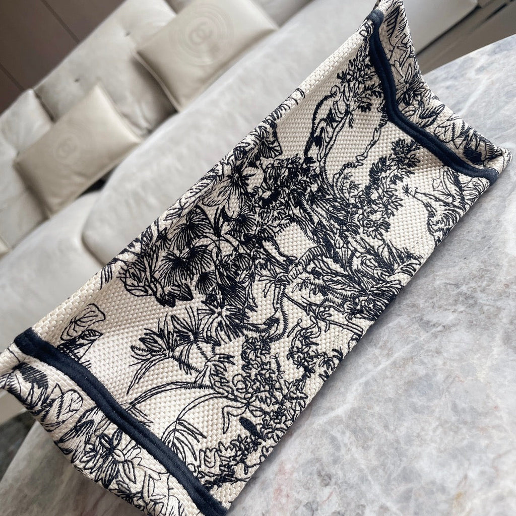 DIO Book Tote
