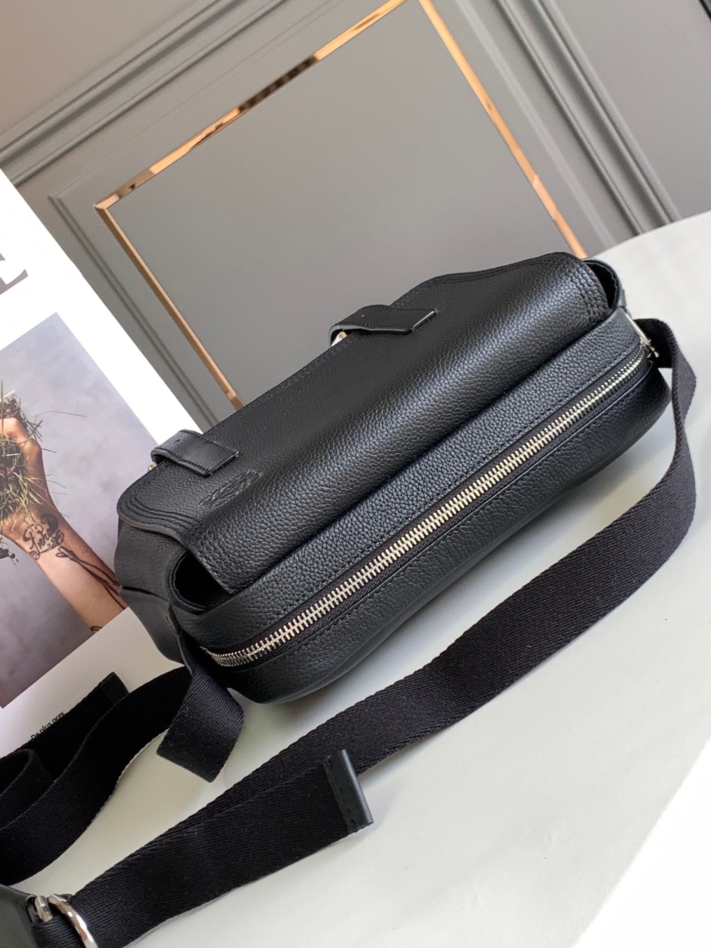 LO Messenger Bag