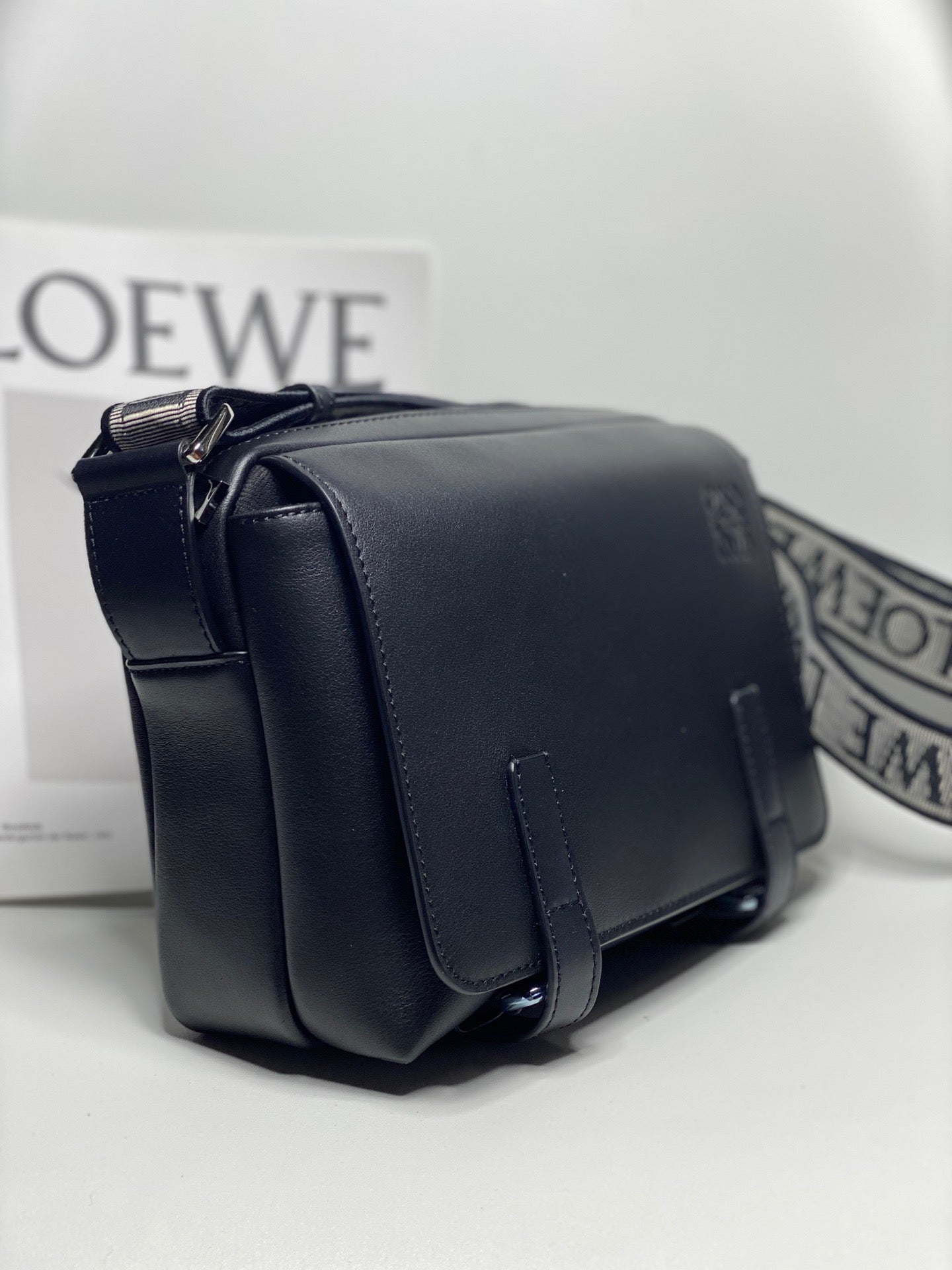 LO Messenger Bag