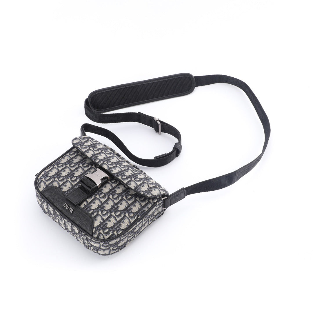 DIO Explorer Oblique Messeger Bag