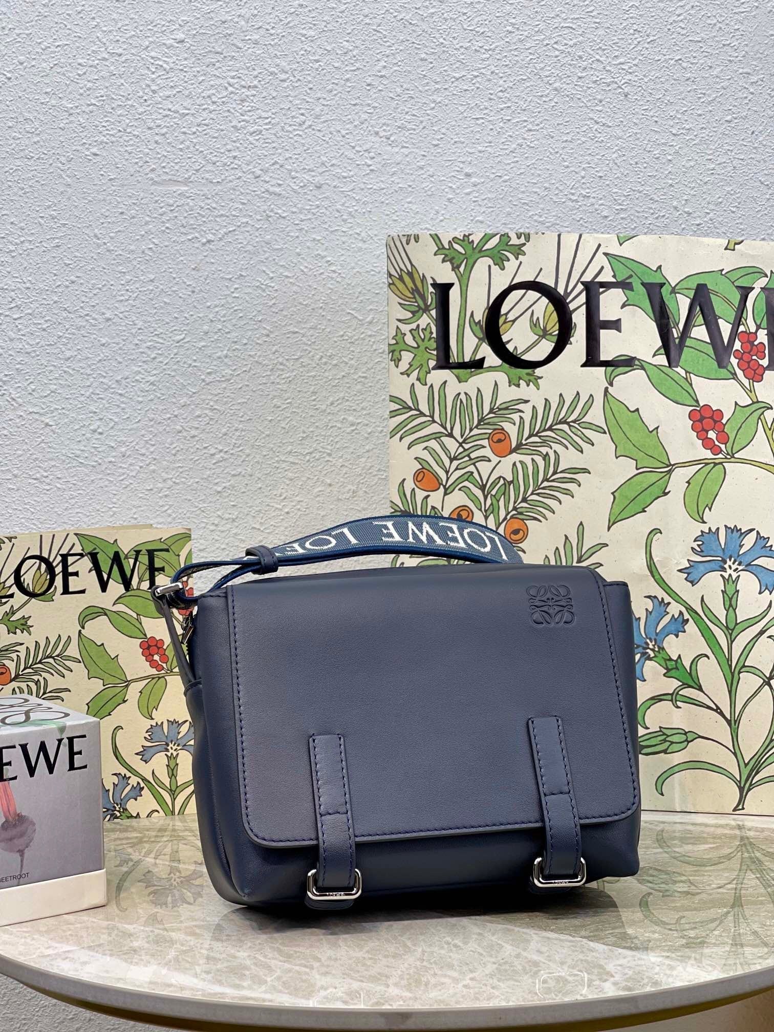 LO Messenger Bag