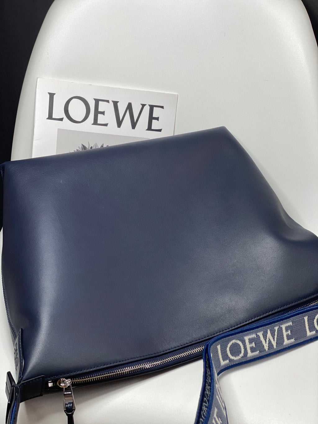 LO Messenger Bag