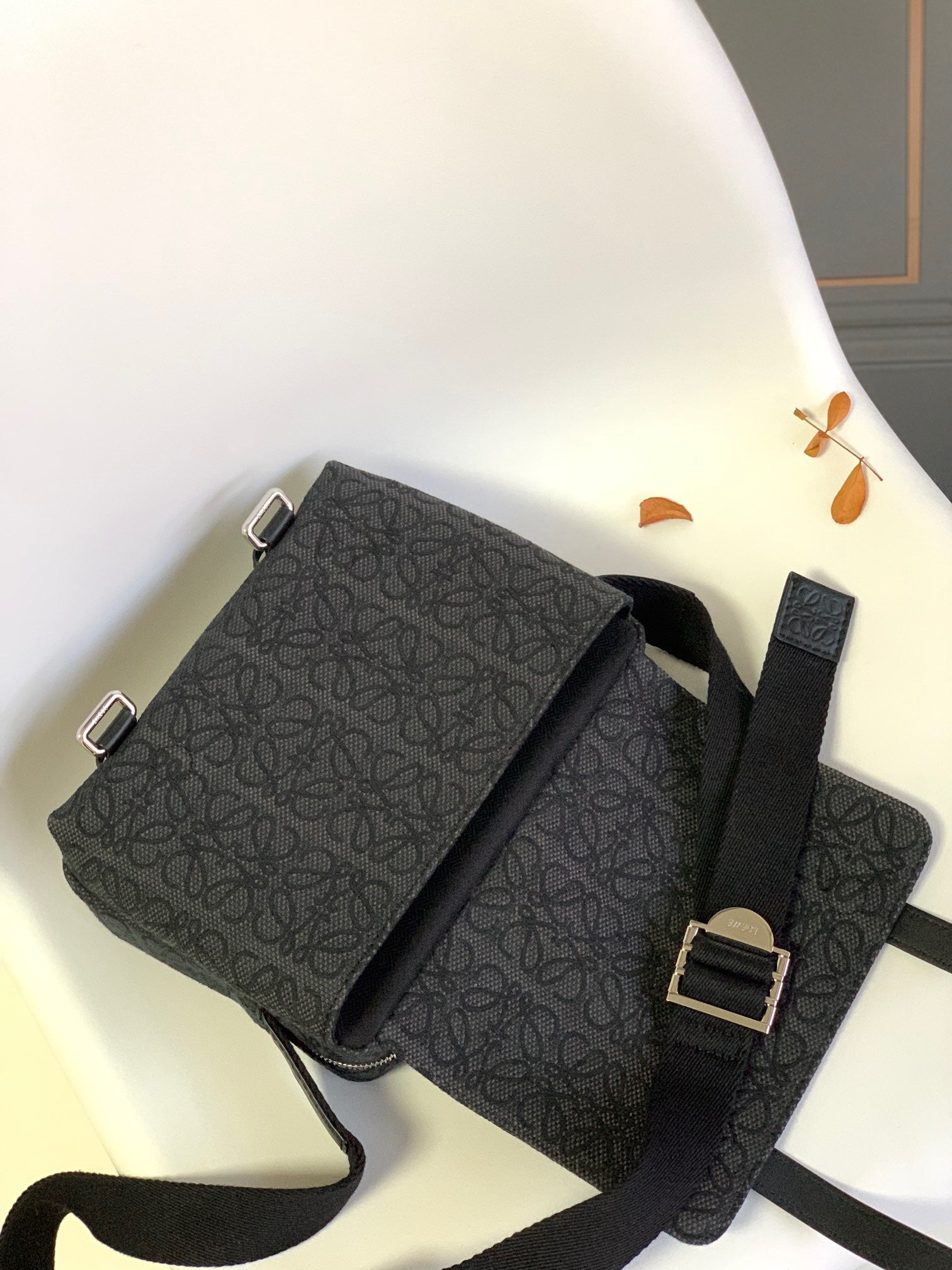 LO Messenger Bag