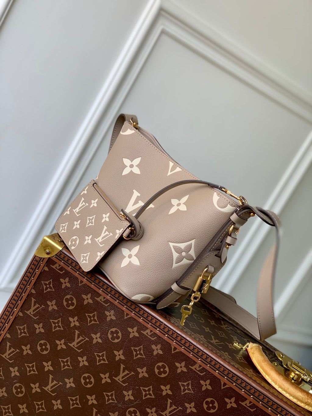 ALL IN BB BAG 18 IN TOURTERELLE GREY AND CREAM EMBOSSED COWHIDE