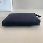 CLUTCH 29 IN NAVY BLUE GRAINED CALFSKIN TRIANGLE LOGO