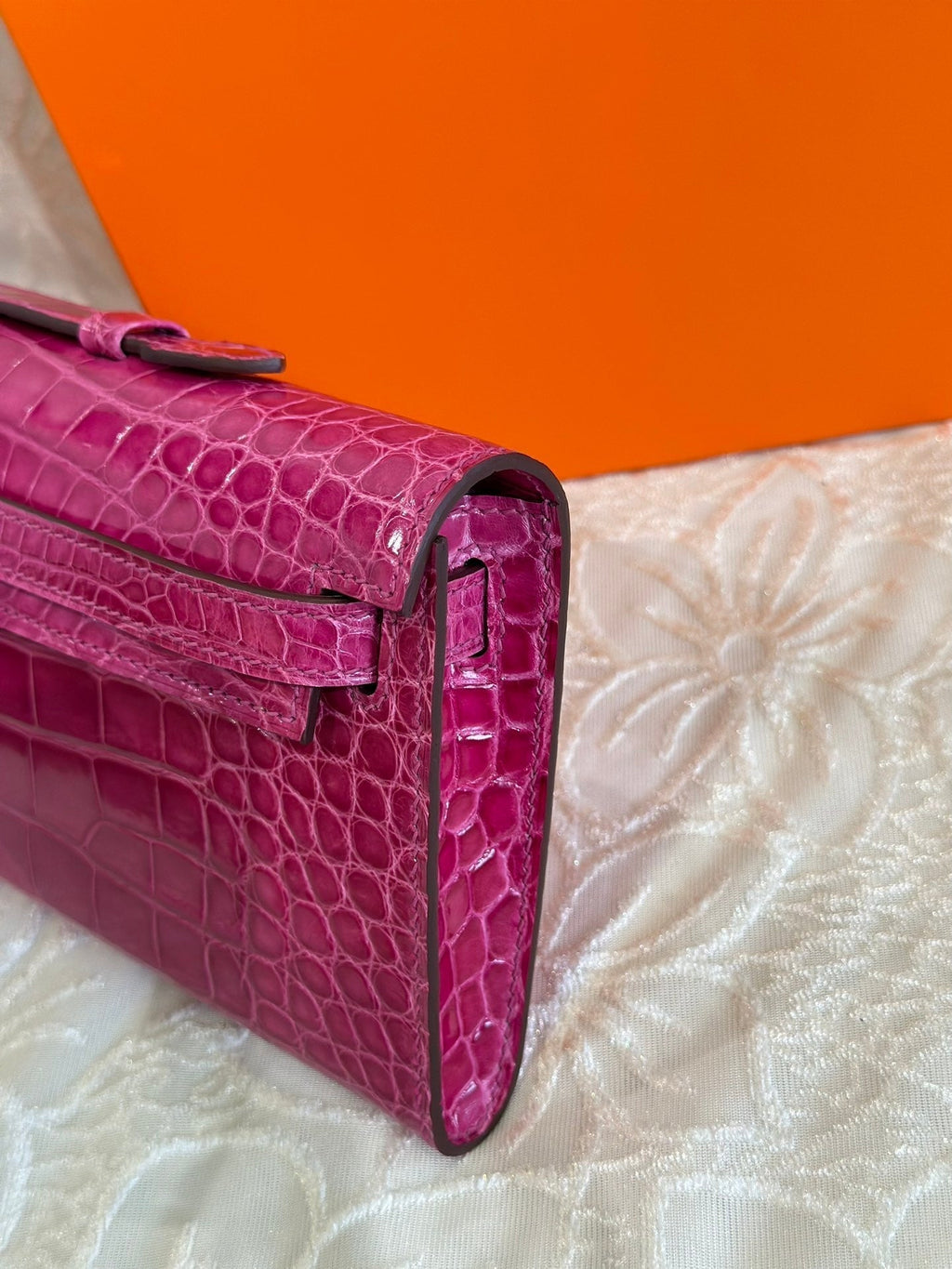 KELLY CUT 31 IN MAGENTA PURPLE SHINNY ALLIGATOR LEATHER WITH SILVER HARDWARE