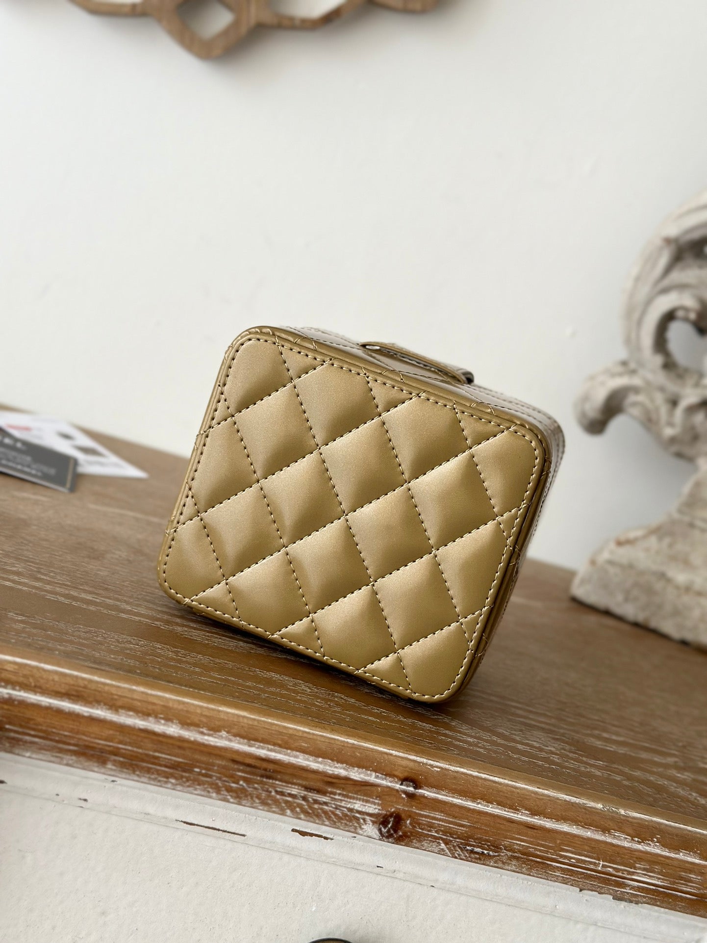 MINI VINTAGE COSMETIC BAG 11 IN CAPE PALLISER SHINY CALFSKIN GOLD HARDWARE
