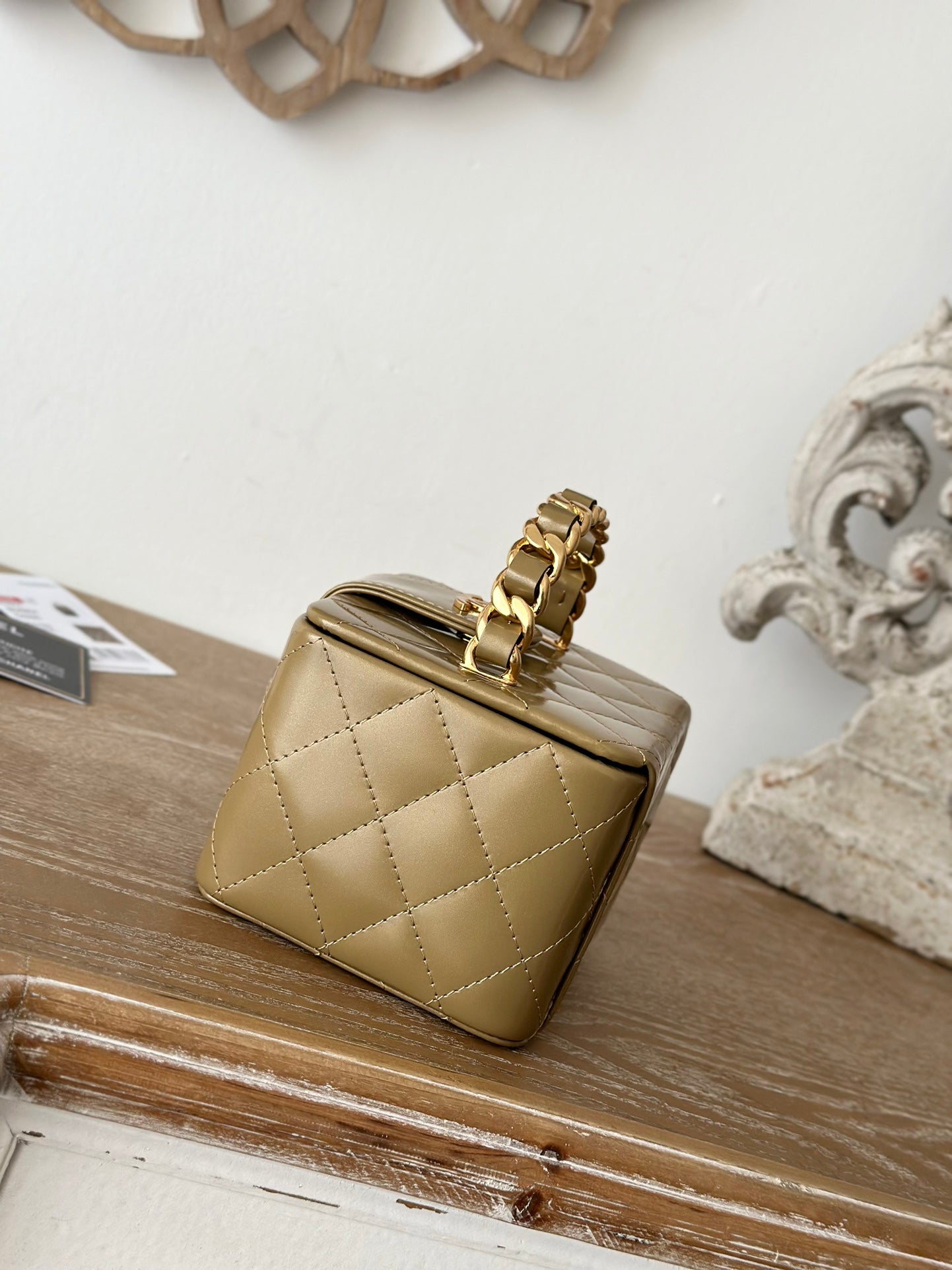 MINI VINTAGE COSMETIC BAG 11 IN CAPE PALLISER SHINY CALFSKIN GOLD HARDWARE