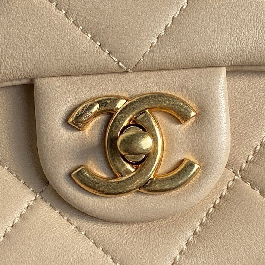 MEDIUM FLAP BAG 26 IN AKAROA BEIGE CALFSKIN GOLD DOUBLE C THICK CHAIN