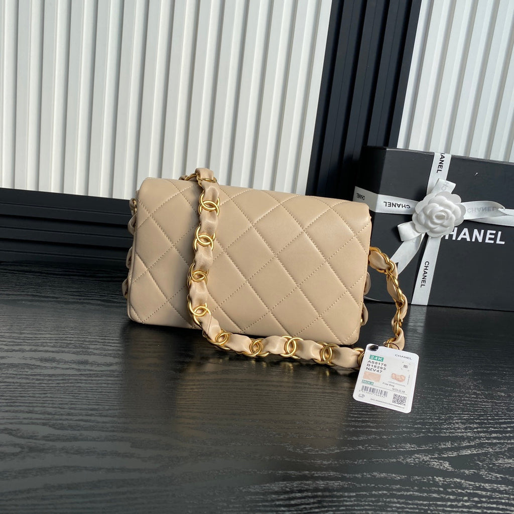 MEDIUM FLAP BAG 26 IN AKAROA BEIGE CALFSKIN GOLD DOUBLE C THICK CHAIN