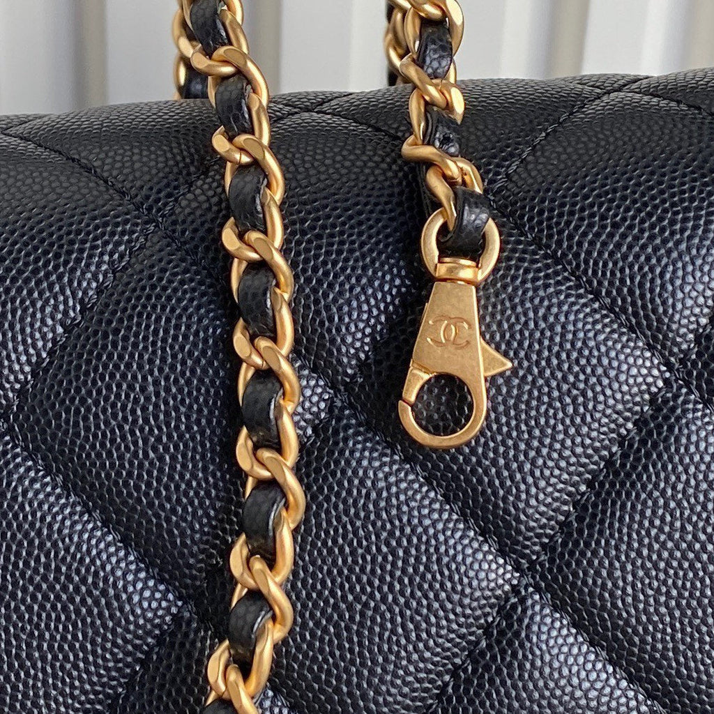 RETRO STYLE FLAP BAG 22 IN BLACK GRAINED CALFSKIN GOLD HARDWARE