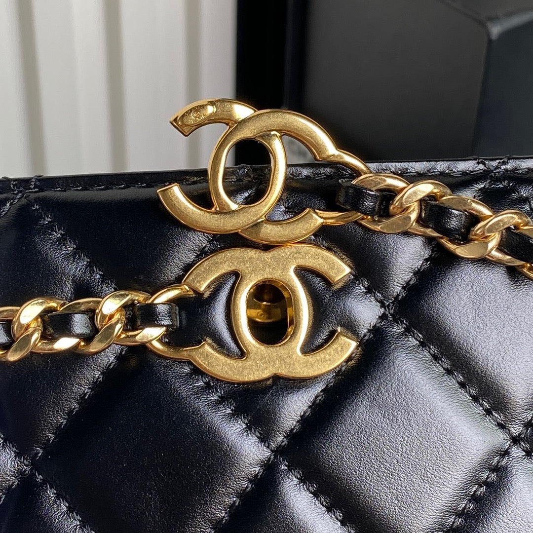 HANDBAG 27 IN BLACK DIAMOND PATTERN QUILTED SHINY LAMBSKIN GOLD HARDWARE
