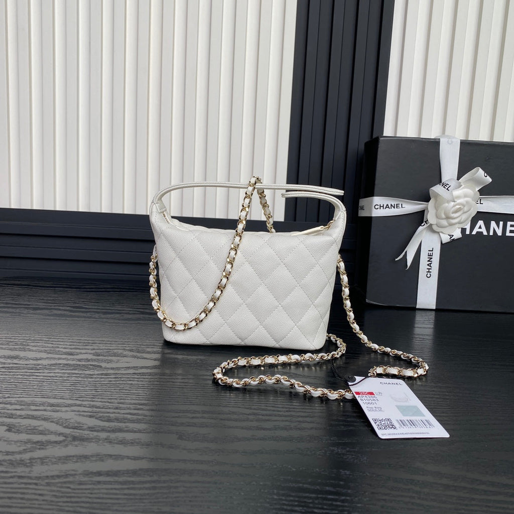 HOBO BAG 21 IN WHITE GRAINED CALFSKIN GOLD HARDWARE