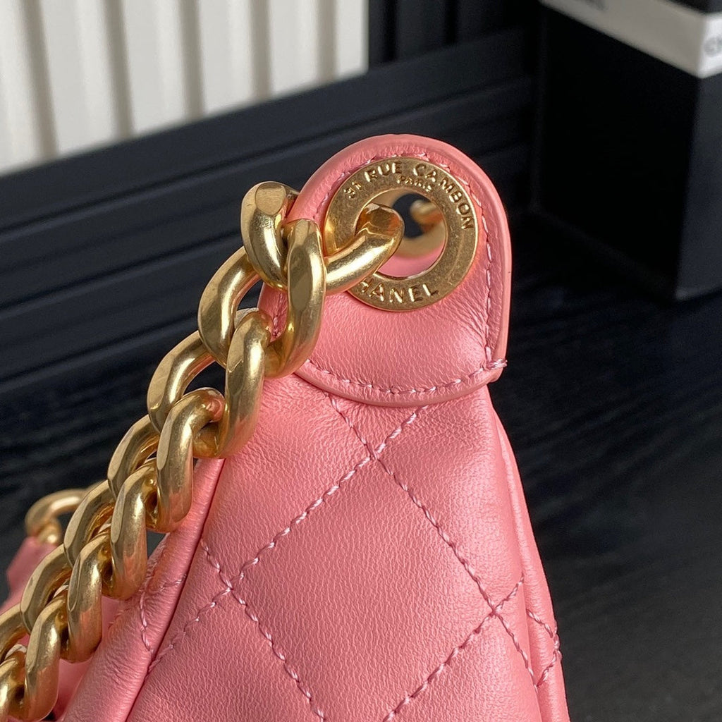 QUILTED HOBO CARGO BAG 31 IN BABY PINK CALFSKIN GOLD CHAIN