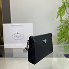 CLUTCH 25 IN BLACK RE-NYLON TRIANGLE LOGO