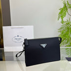 CLUTCH 25 IN BLACK RE-NYLON TRIANGLE LOGO