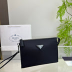CLUTCH 25 IN BLACK RE-NYLON TRIANGLE LOGO