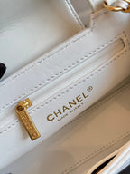 CHANEL KELLY SHOPPING BAG 19 IN WHITE CALFSKIN GOLD HARDWARE