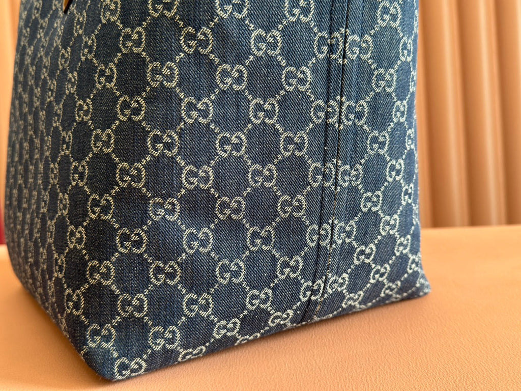 LARGE TOTISSIMA REVERSIBLE TOTE 30.5 IN DARK BLUE DENIM ONE SIDE GREY SUEDE