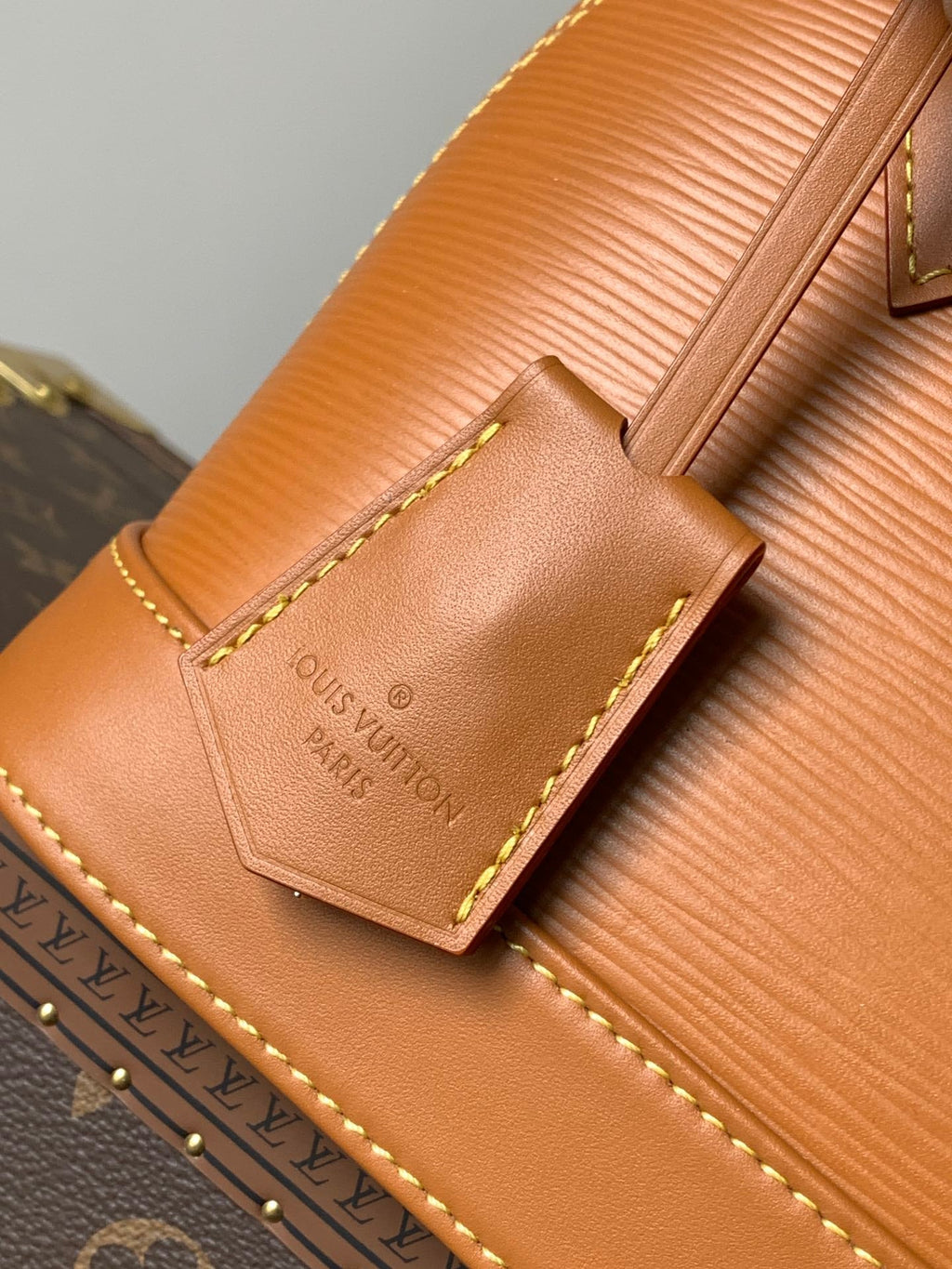 ALMA BB BAG 23 IN BRONZE BROWN GRAIN EPI COWHIDE