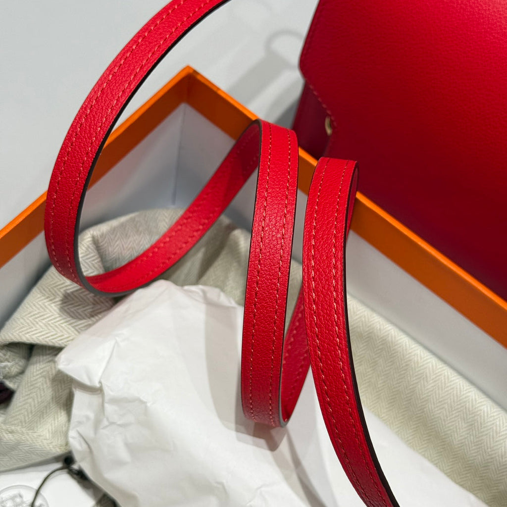 HM ROULIS 18 MINI BAG IN CARDINAL RED CALFSKIN GOLD-TONE HARDWARE