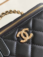 CC 17 CLUTCH WITH STRAP IN BLACK CALFSKIN