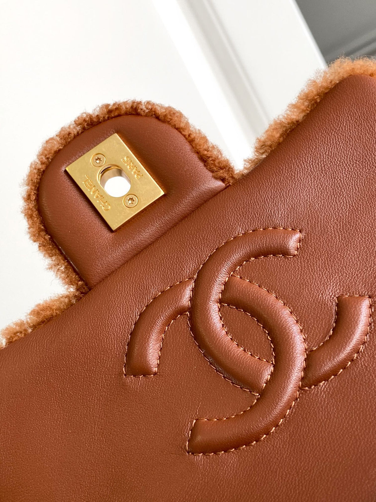 CHANEL 25S FLAP BAG 18 CM IN BROWN WOOL AND LAMBSKIN