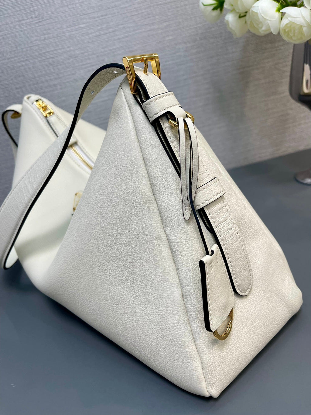 LARGE HOBO BAG 39 IN WHITE SOFT LAMBSKIN